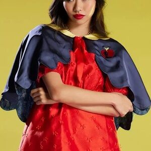 Disney Snow White And The Seven Dwarfs Capelet Hot Topic‎ Halloween Costume